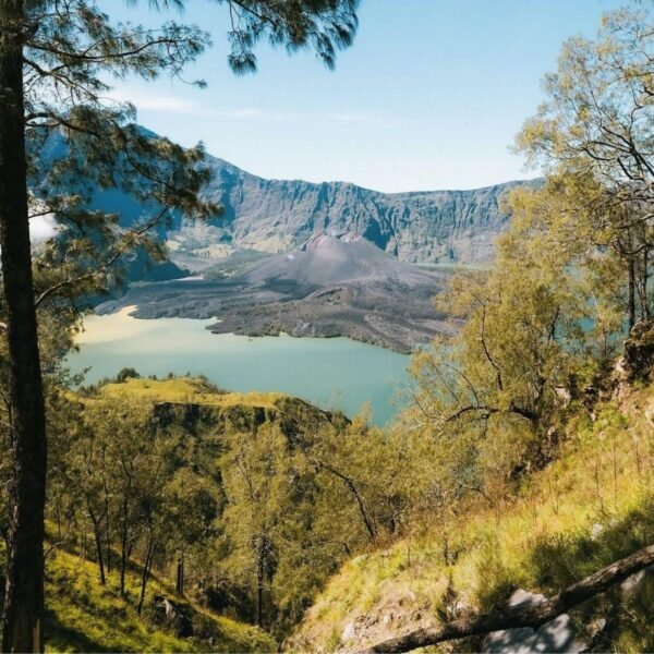 rinjani volcano trekking